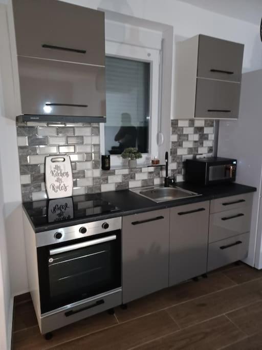 Petite Suite With Backyard. Mytilene Ngoại thất bức ảnh