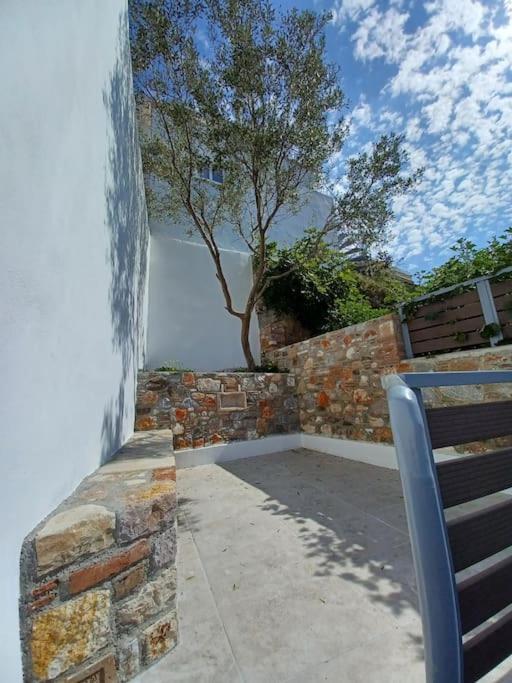 Petite Suite With Backyard. Mytilene Ngoại thất bức ảnh