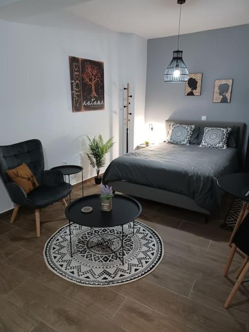 Petite Suite With Backyard. Mytilene Ngoại thất bức ảnh