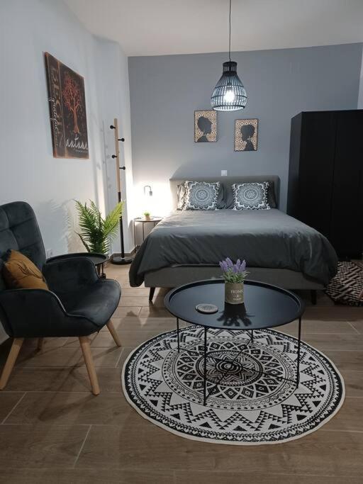 Petite Suite With Backyard. Mytilene Ngoại thất bức ảnh