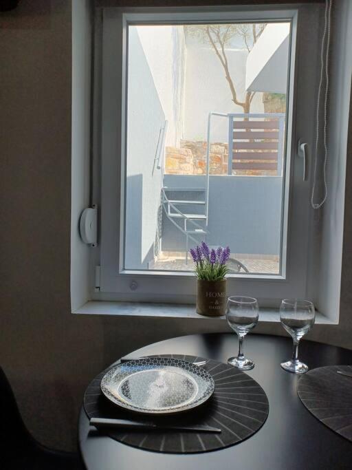 Petite Suite With Backyard. Mytilene Ngoại thất bức ảnh