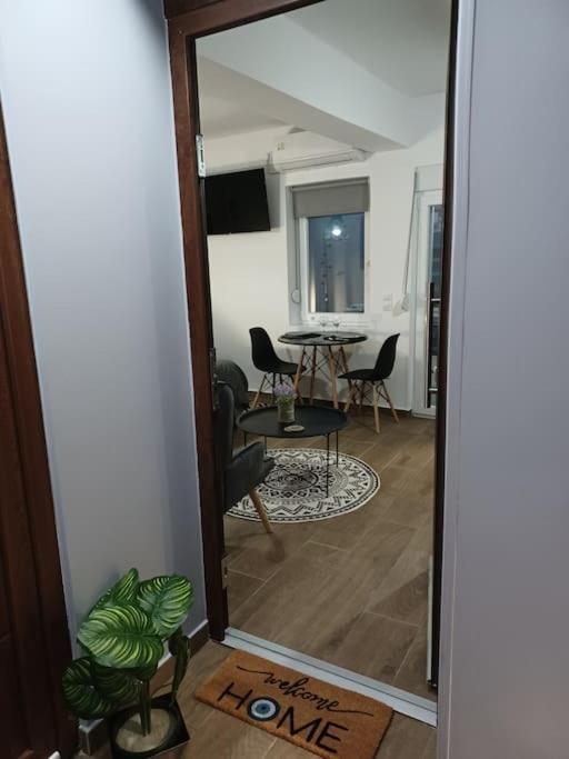 Petite Suite With Backyard. Mytilene Ngoại thất bức ảnh