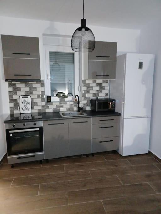 Petite Suite With Backyard. Mytilene Ngoại thất bức ảnh