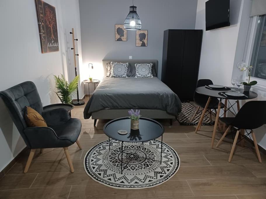 Petite Suite With Backyard. Mytilene Ngoại thất bức ảnh