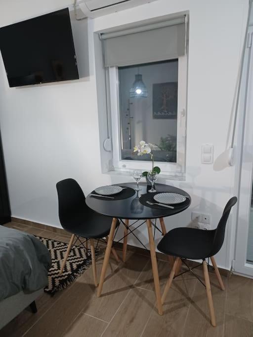 Petite Suite With Backyard. Mytilene Ngoại thất bức ảnh